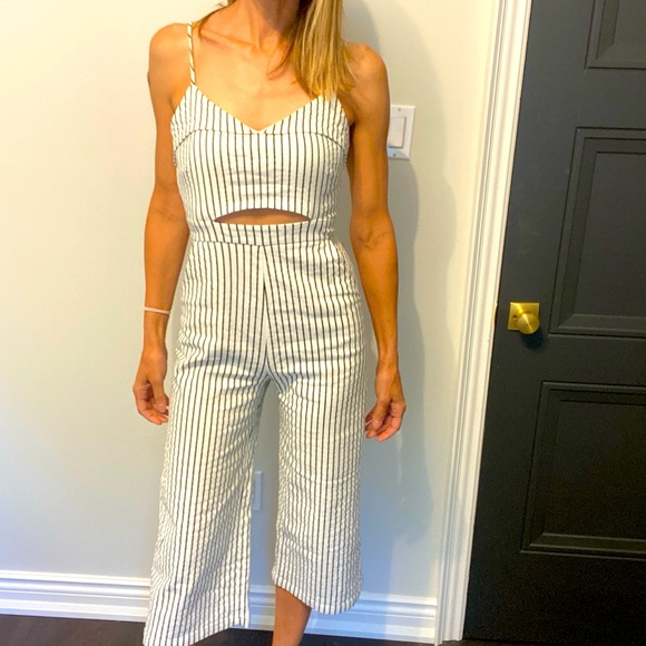 Black and White Pin striped Jumpsuit -Sz M - Picture 2 of 5